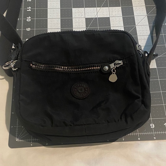 Stylish Black Crossbody Bag - Picture 3 of 6